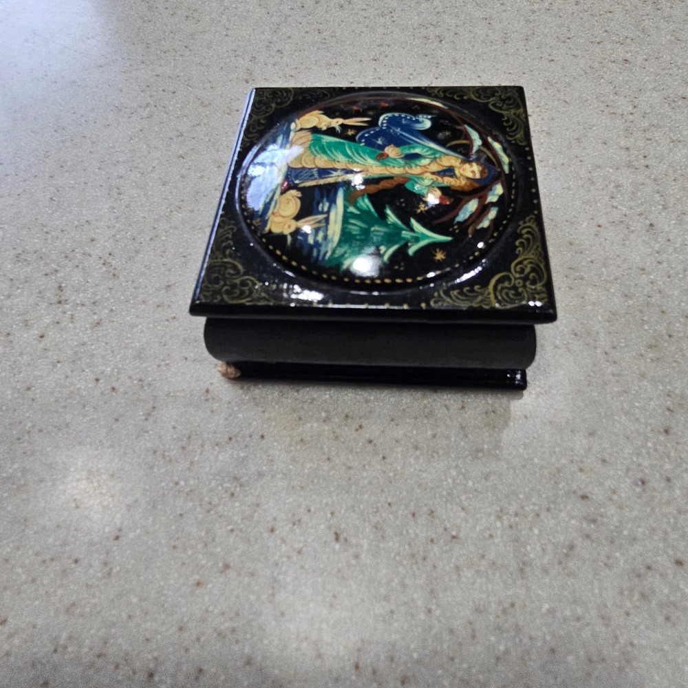 Russian Lacquer Box Snegurochka Snow Maiden Hand Painted Trinket Box Vintage - Picture 7 of 12